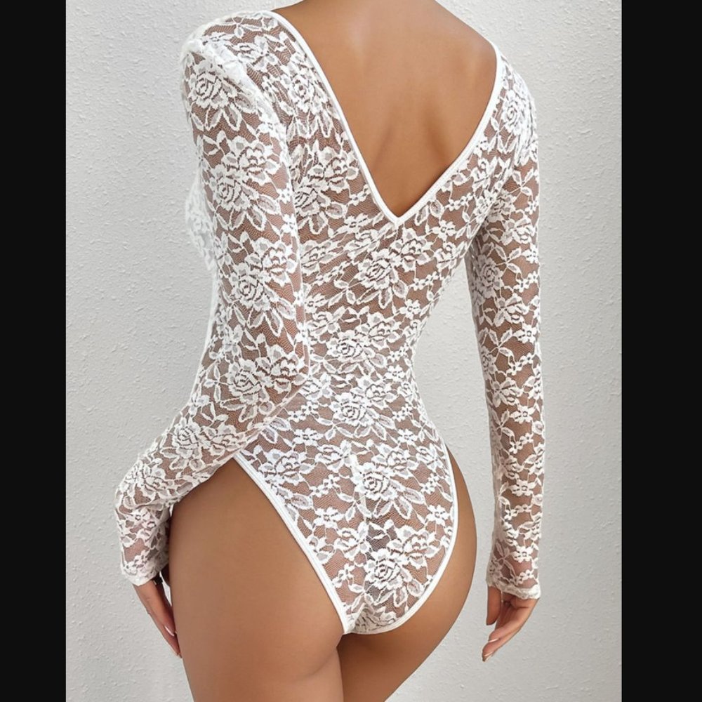 🌟NEW, CUTE**-  White V-Neck Long Sleeve Lace Trim Bodysuit | OFFERS WELCOME! - Picture 2 of 7
